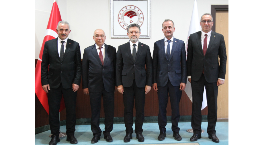 Türkiye Gıda ve Şeker Sanayi İşçileri(Şeker-İş) Sendikası Genel Başkanı İsa Gök T.C. Tarım ve Orman Bakan Yardımcısı İbrahim Yumaklı’yı Makamında Ziyaret Etti.